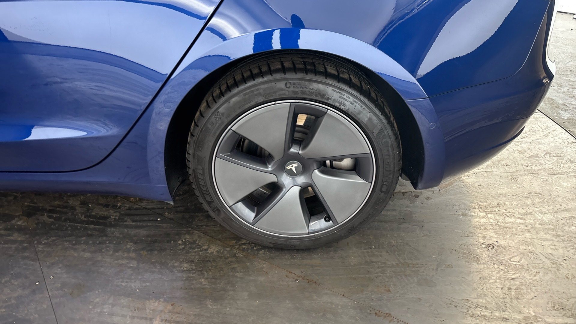 4020693 Long Range AWD 4dr Auto