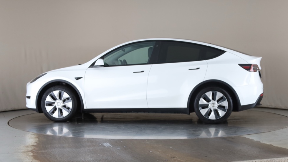 TESLA MODEL Y Image 2