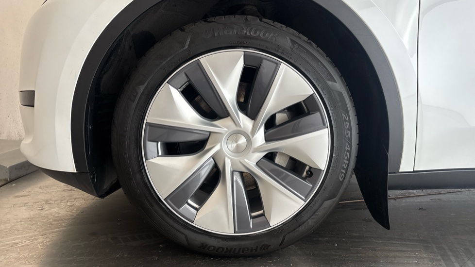 TESLA MODEL Y Image 17