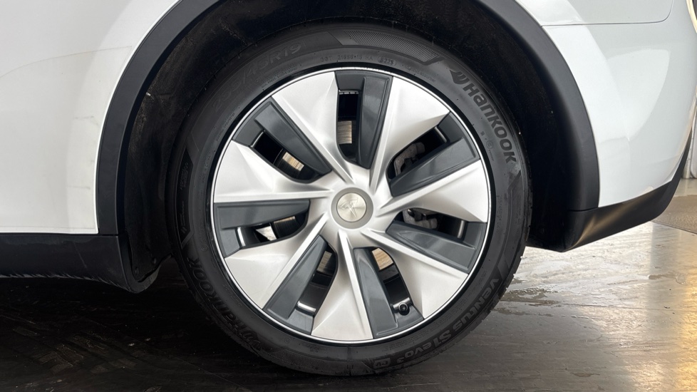 TESLA MODEL Y Image 18