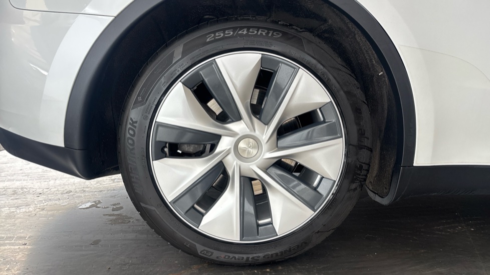 TESLA MODEL Y Image 19