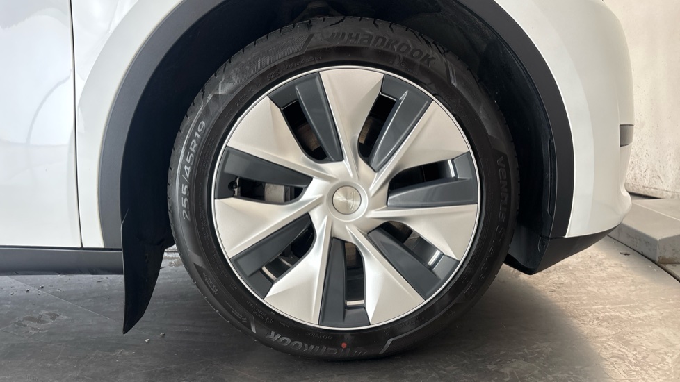 TESLA MODEL Y Image 20