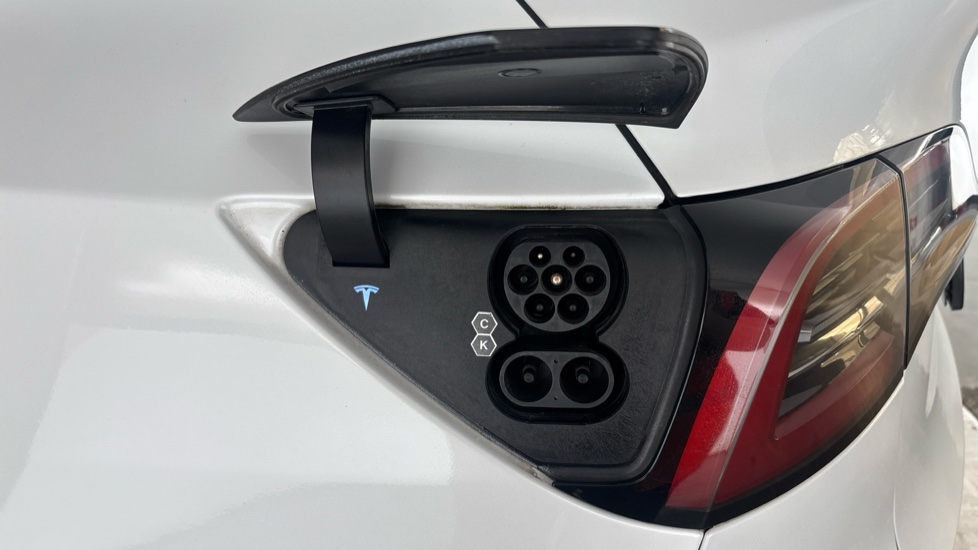 TESLA MODEL Y Image 21