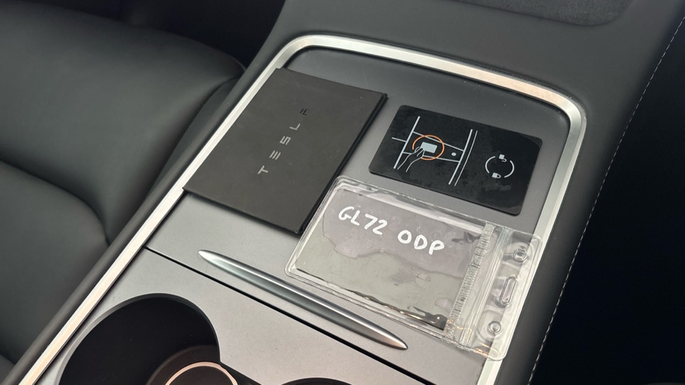 TESLA MODEL Y 2 keys available