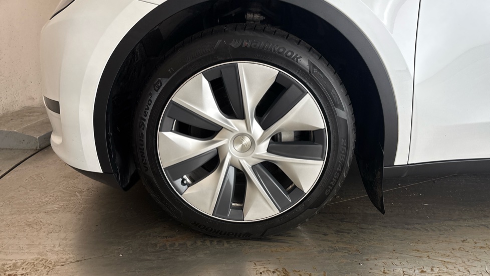 TESLA MODEL Y Image 17