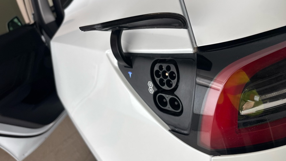 TESLA MODEL Y Image 21