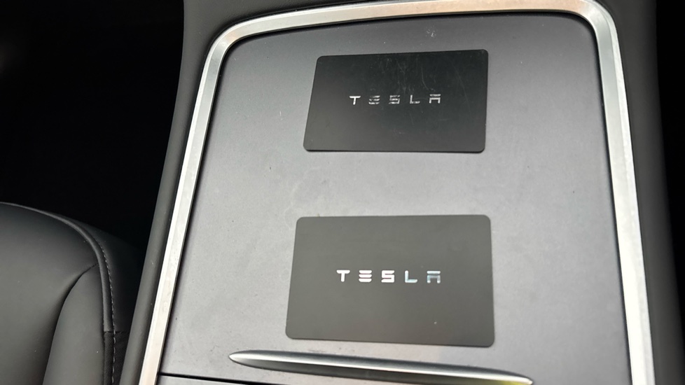 TESLA MODEL Y two keys
