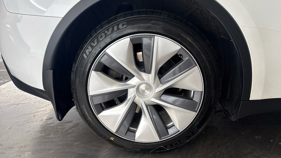 TESLA MODEL Y Image 19