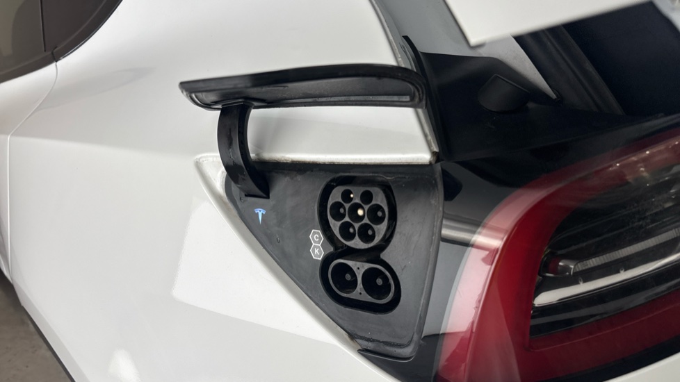 TESLA MODEL Y Image 21