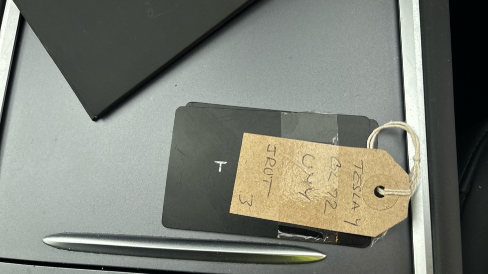 TESLA MODEL Y two keys