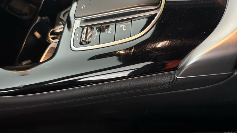 MERCEDES EQC Scratches