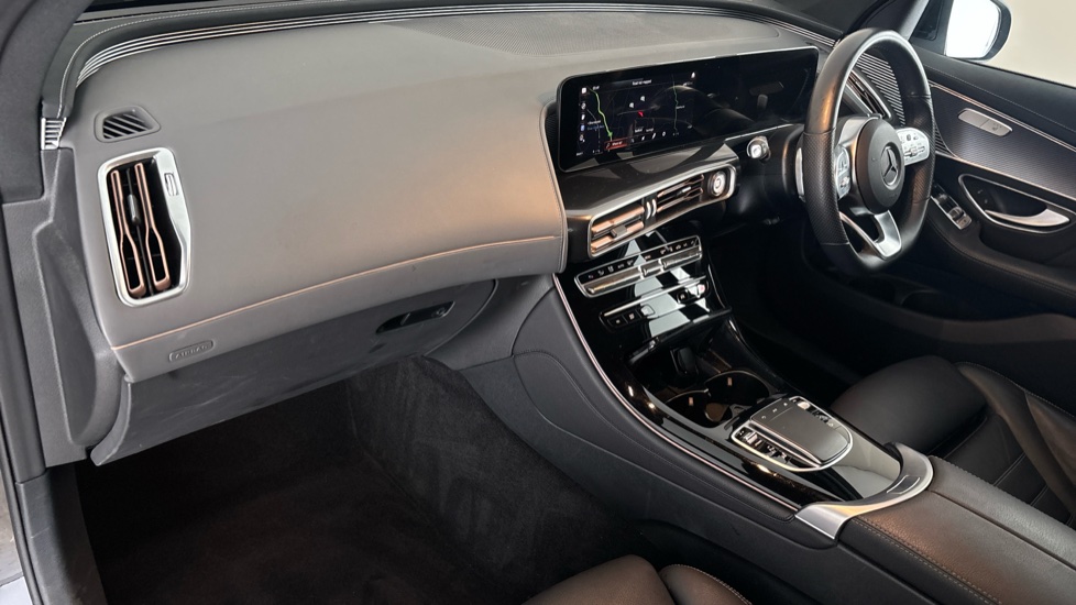 MERCEDES EQC Image 10
