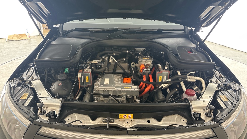 MERCEDES EQC Image 16