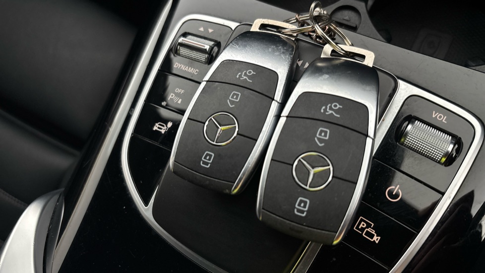 MERCEDES EQC 2 keys