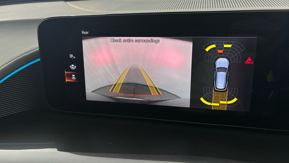 MERCEDES EQC reverse camera