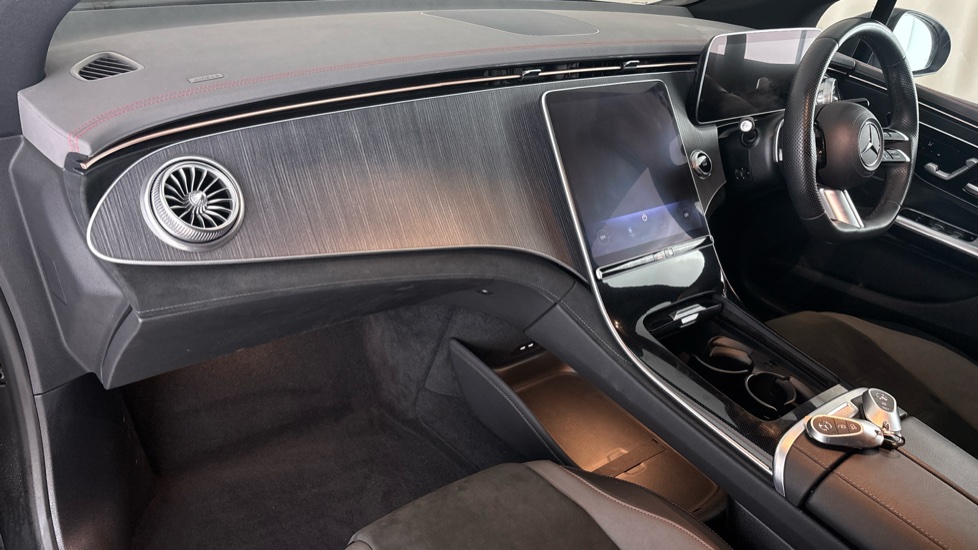 MERCEDES EQE Image 10