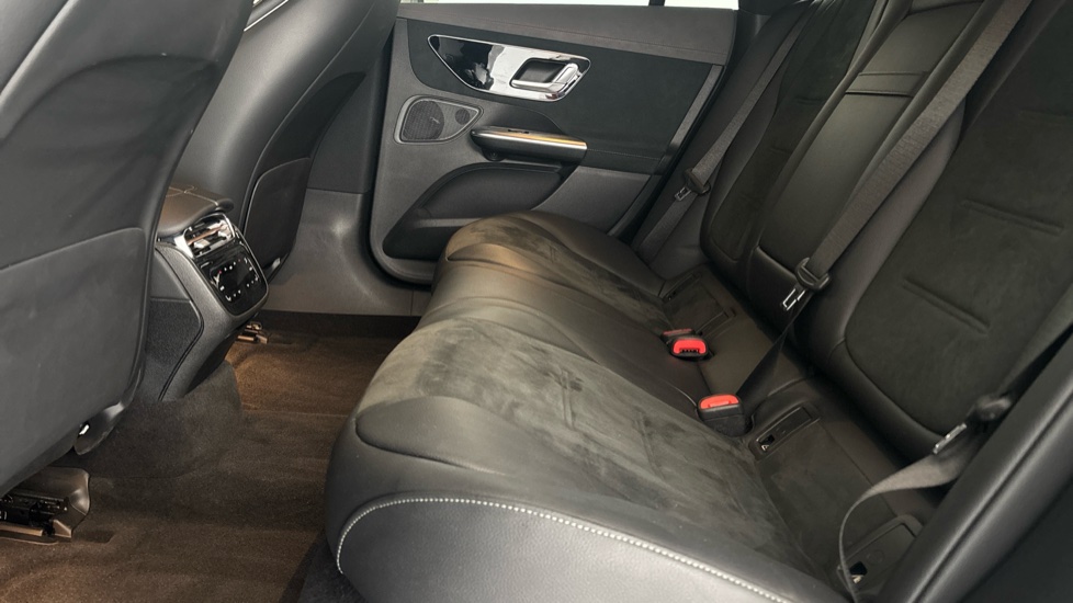 MERCEDES EQE Image 14