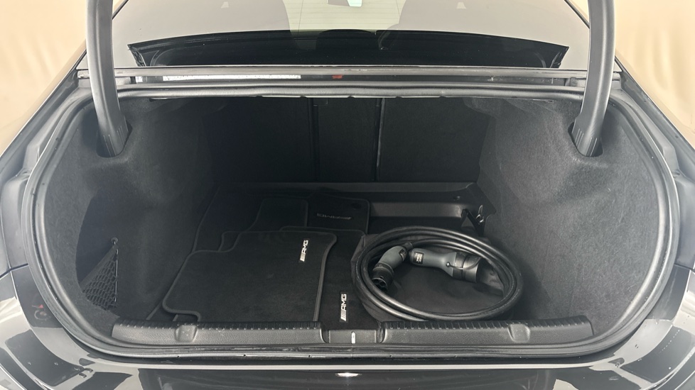 MERCEDES EQE Image 15