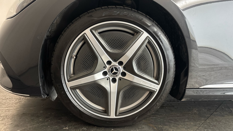 MERCEDES EQE Image 17