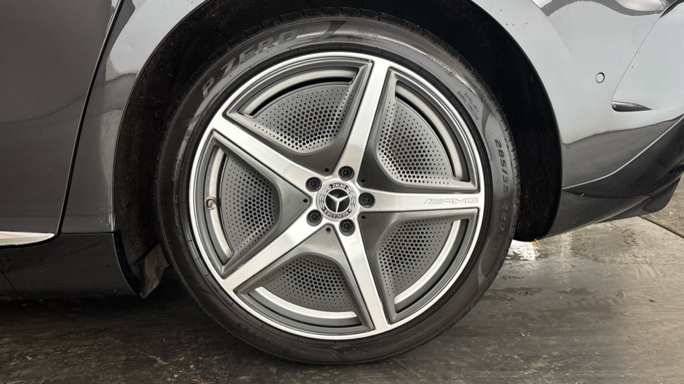 MERCEDES EQE Image 18