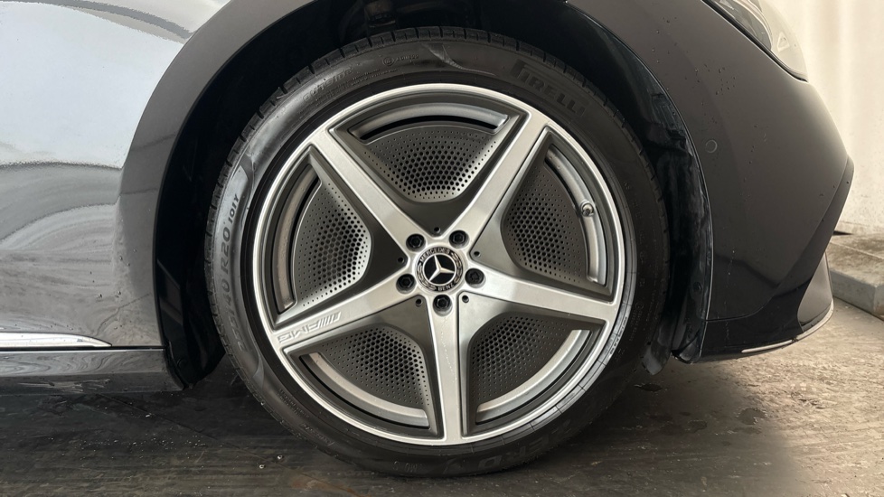 MERCEDES EQE Image 20