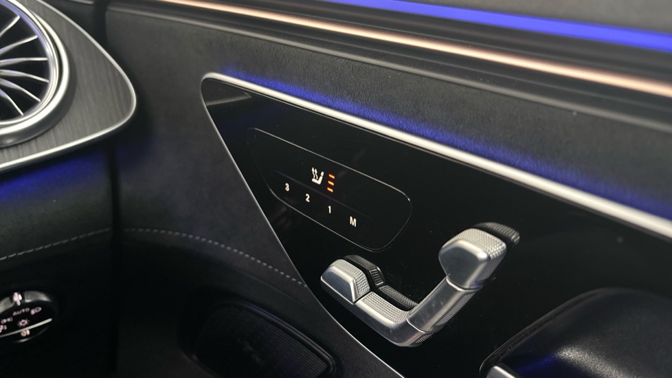 MERCEDES EQE Heated seats