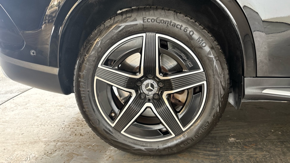 MERCEDES GLC Image 19