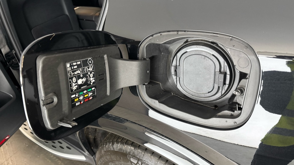 MERCEDES GLC Image 21