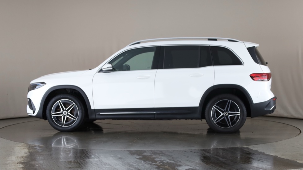 MERCEDES EQB Image 2