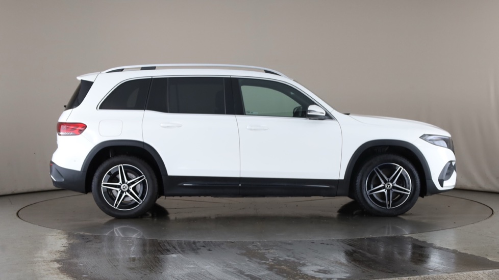 MERCEDES EQB Image 6