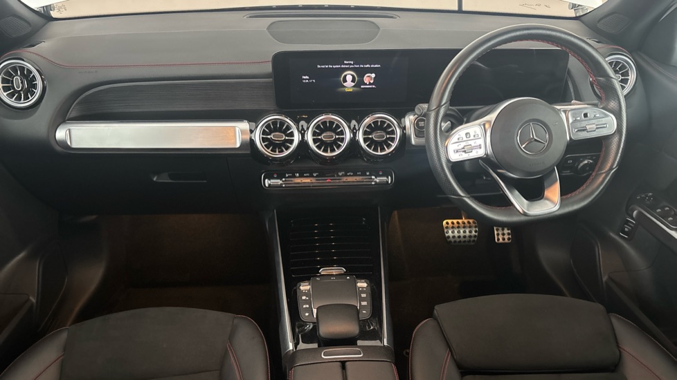 MERCEDES EQB Image 11