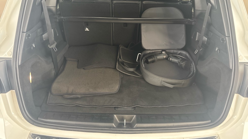 MERCEDES EQB Image 15