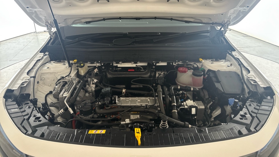 MERCEDES EQB Image 16