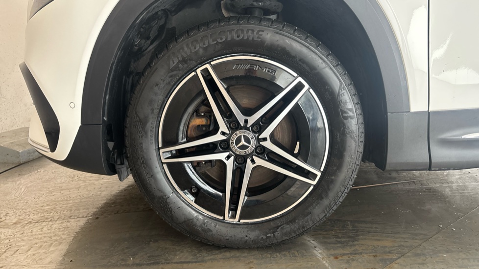 MERCEDES EQB Image 17