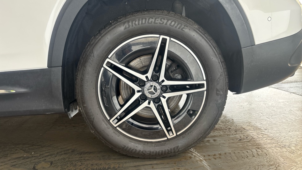 MERCEDES EQB Image 18