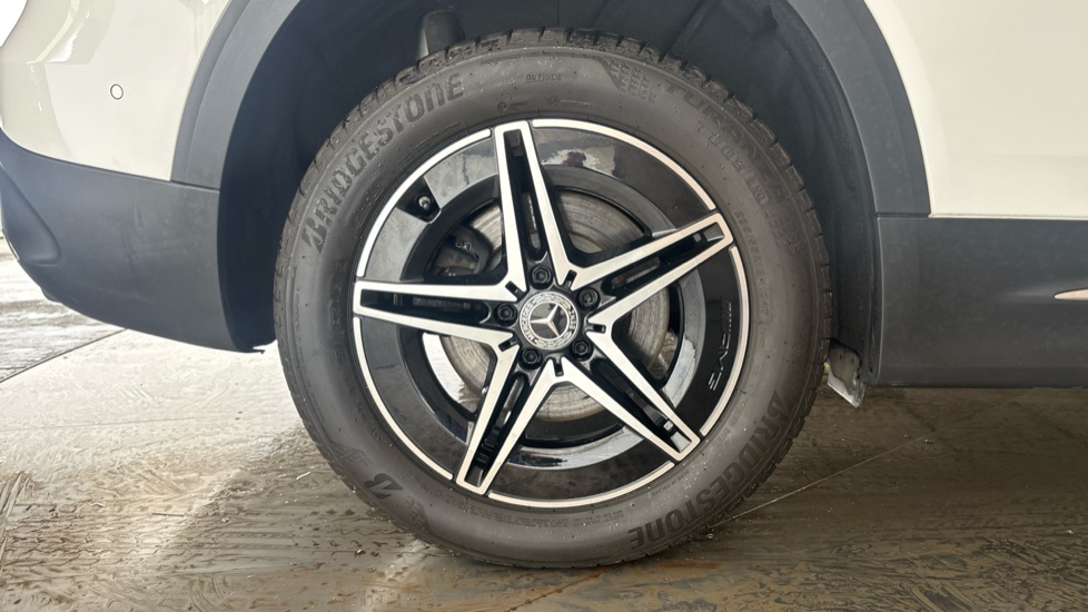 MERCEDES EQB Image 19