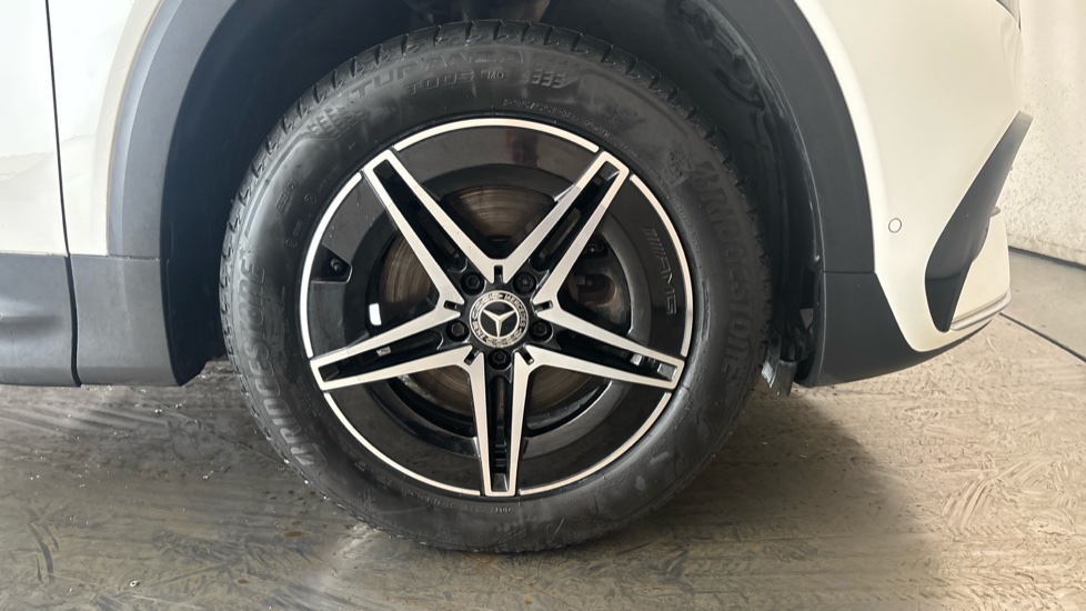 MERCEDES EQB Image 20