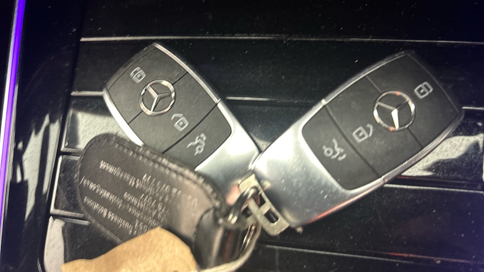 MERCEDES EQB 2 keys