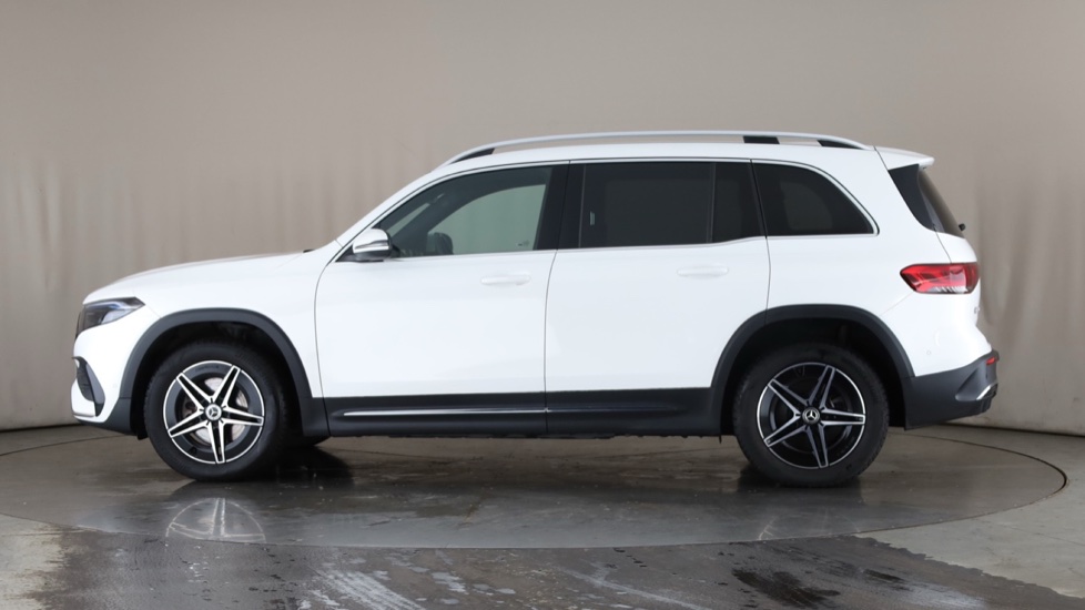 MERCEDES EQB Image 2