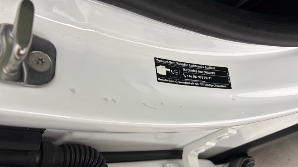 MERCEDES EQB Dents and scratches