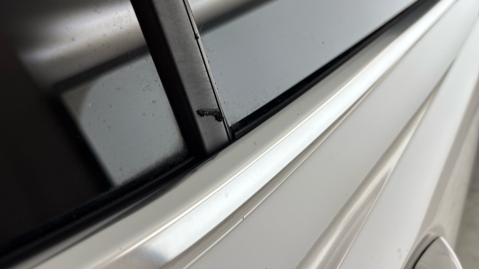 MERCEDES EQB Scratches