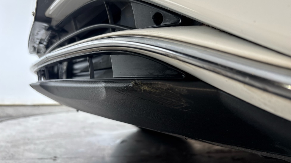 MERCEDES EQB Scuff