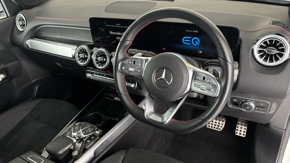 MERCEDES EQB Image 9