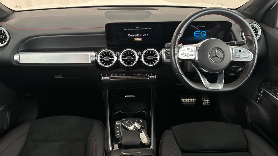 MERCEDES EQB Image 11