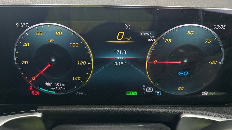 MERCEDES EQB Image 13