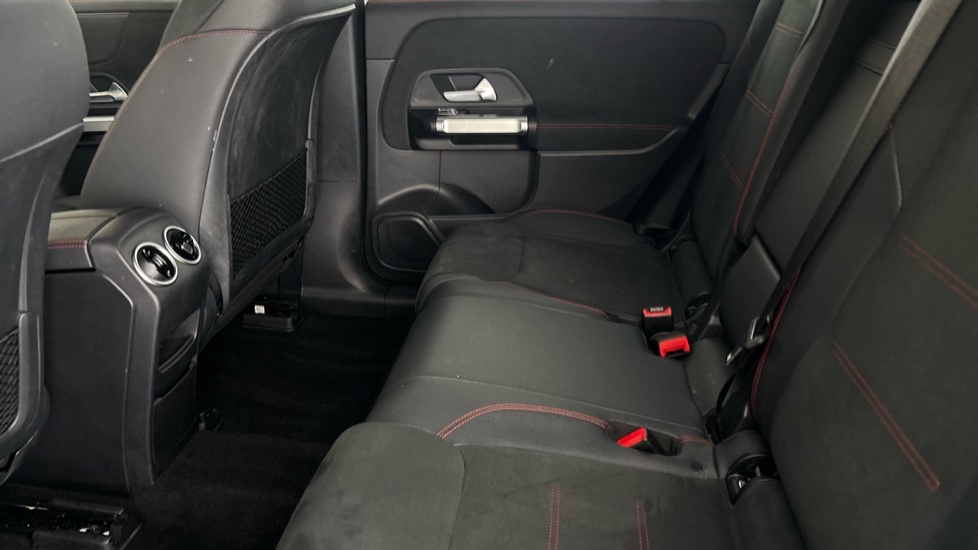MERCEDES EQB Image 14
