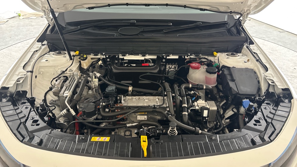 MERCEDES EQB Image 16