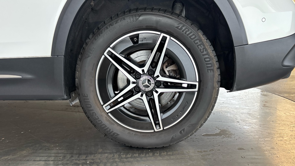 MERCEDES EQB Image 18