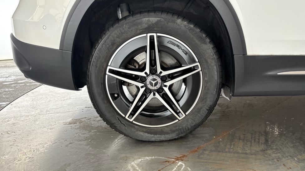 MERCEDES EQB Image 19