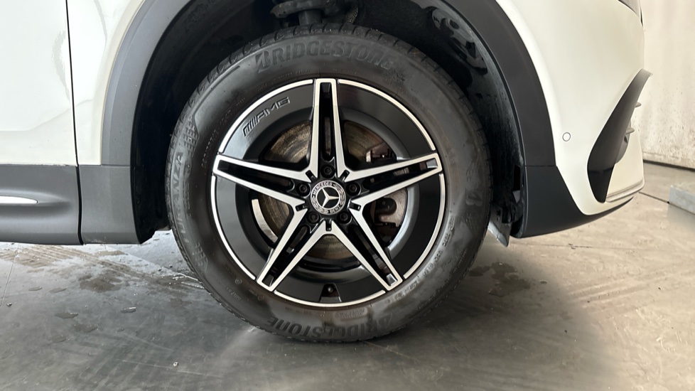 MERCEDES EQB Image 20